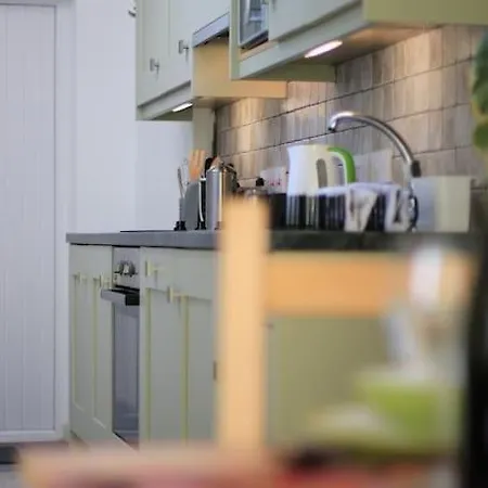 Orchard Nook - Sleeps 4, 2 Bedrooms *