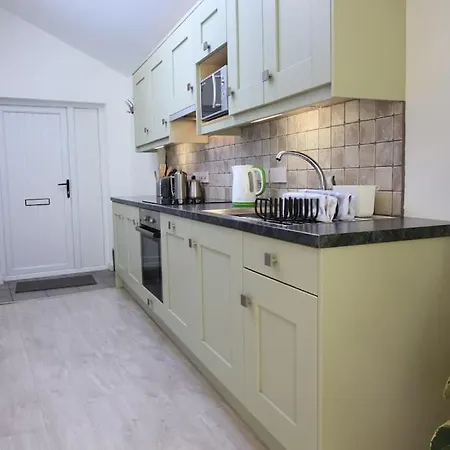 Orchard Nook - Sleeps 4, 2 Bedrooms *