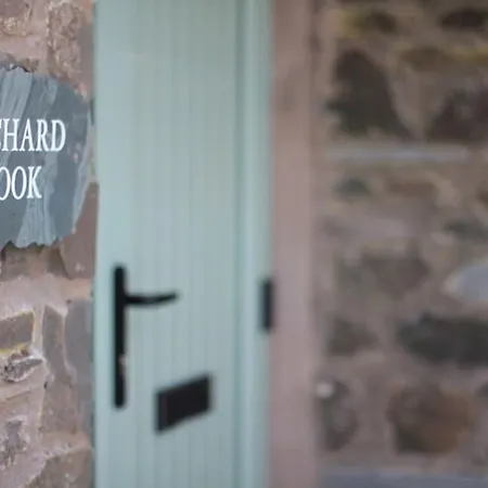 Orchard Nook - Sleeps 4, 2 Bedrooms *