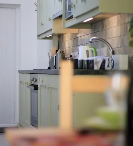 Orchard Nook - Sleeps 4, 2 Bedrooms *