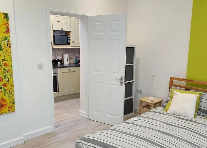 Orchard Nook - Sleeps 4, 2 Bedrooms *