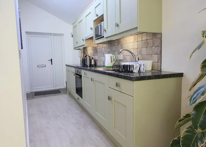 Orchard Nook - Sleeps 4, 2 Bedrooms *